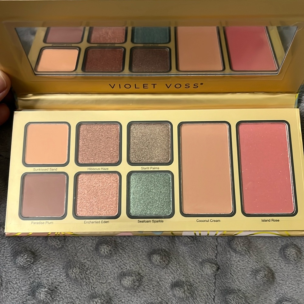 Pretty in Paradise Face and Eye Palette